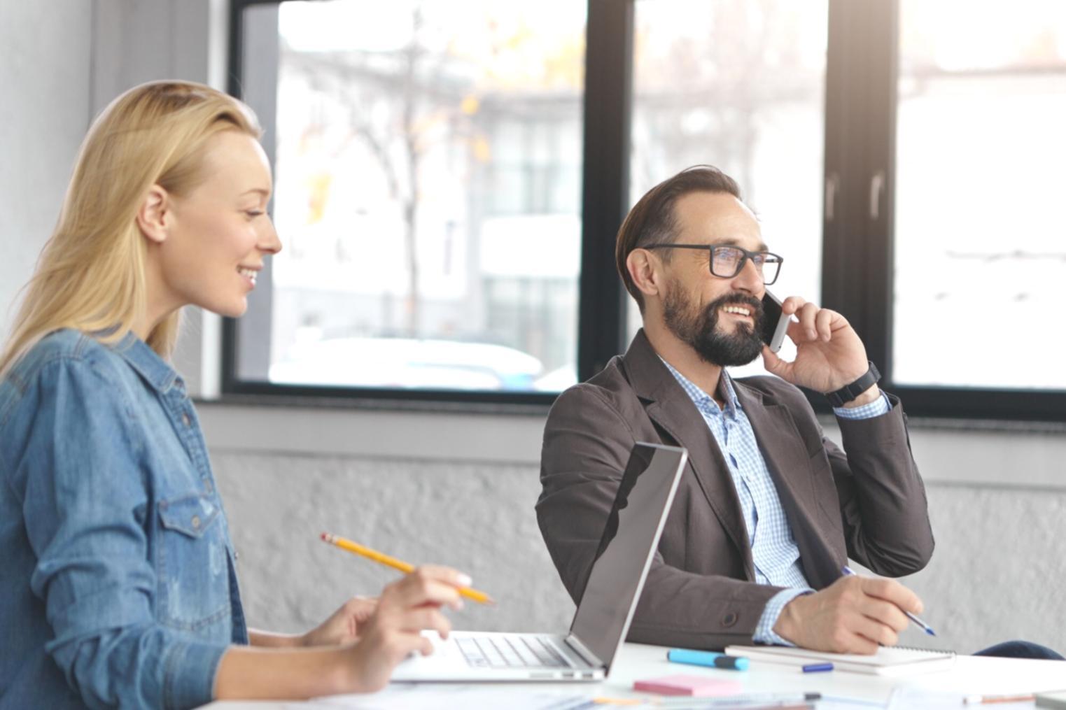 Tim profesional Focusra bekerja sama menganalisis data trading dan likuiditas pasar