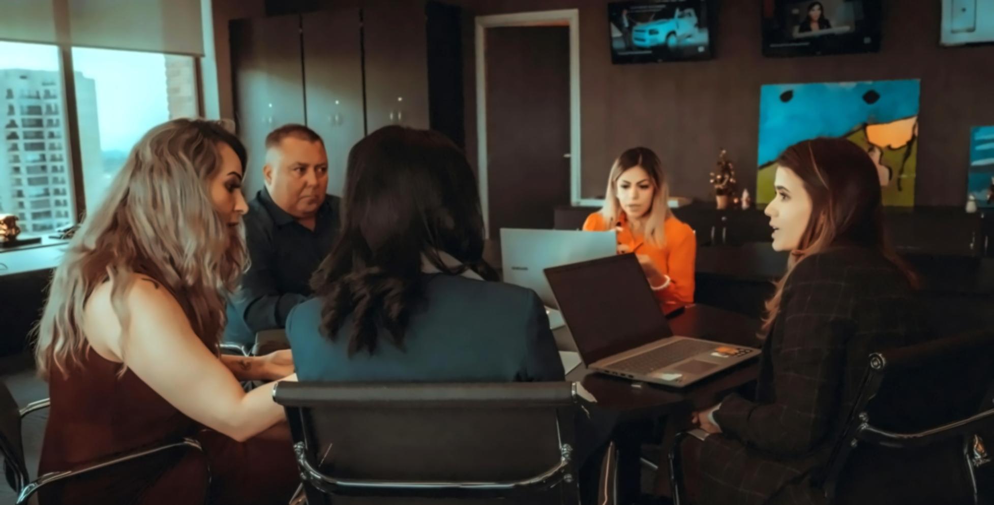 Sesi pembelajaran tentang strategi manajemen risiko dalam trading