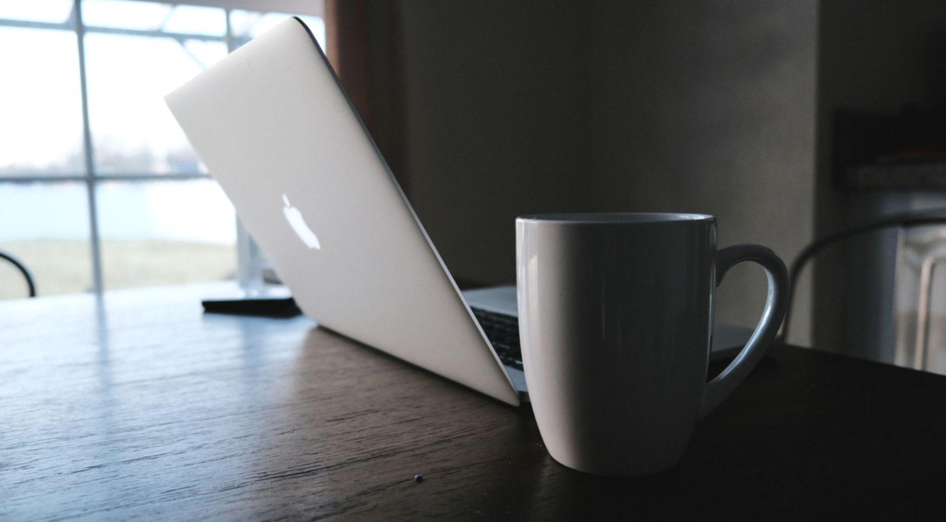 Peserta program Focusra sedang berdiskusi tentang analisis chart trading